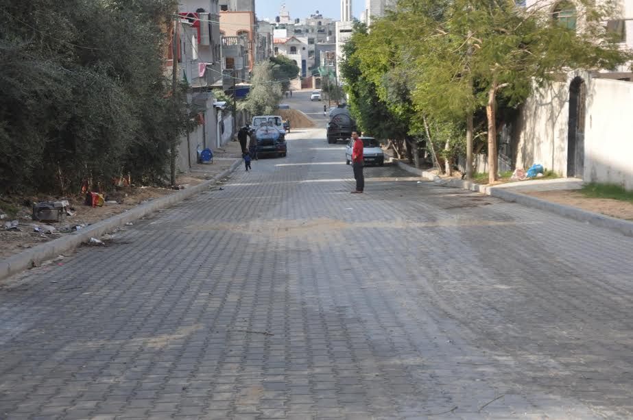 بالصور: افتتاح 12 شارعاً في النزلة وتل الزعتر