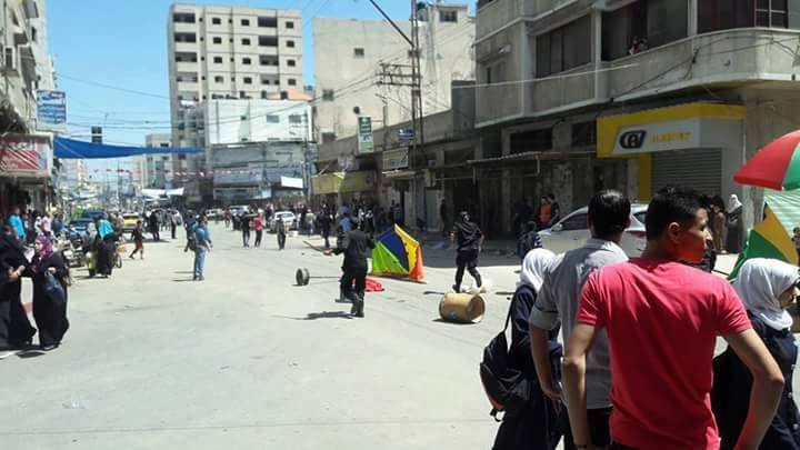 صور مؤلمة .. حالة من الغضب تسود محافظة خانيونس عقب تسلم عائلة المصري لجثمان ابنها