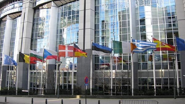 برلمان أوروبا يطالب بتفعيل خروج بريطانيا من الاتحاد فوراً