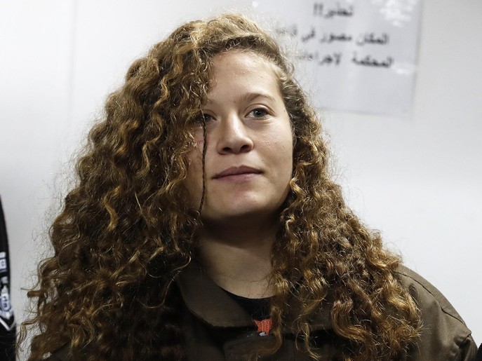 جدعون ليفي لعهد التميمي: استمري الأمر يستحق العناء