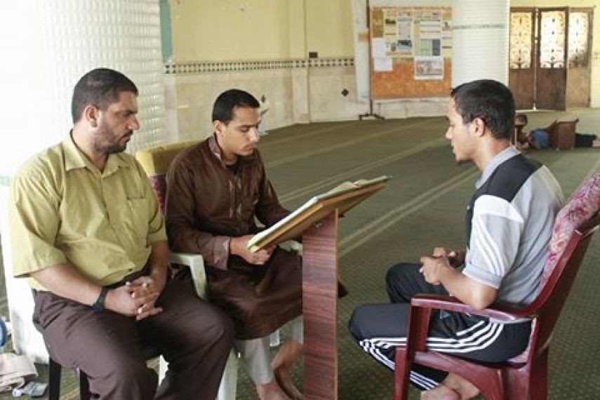 طالب من رفح ينهي تسميع القرآن بخمس ساعات