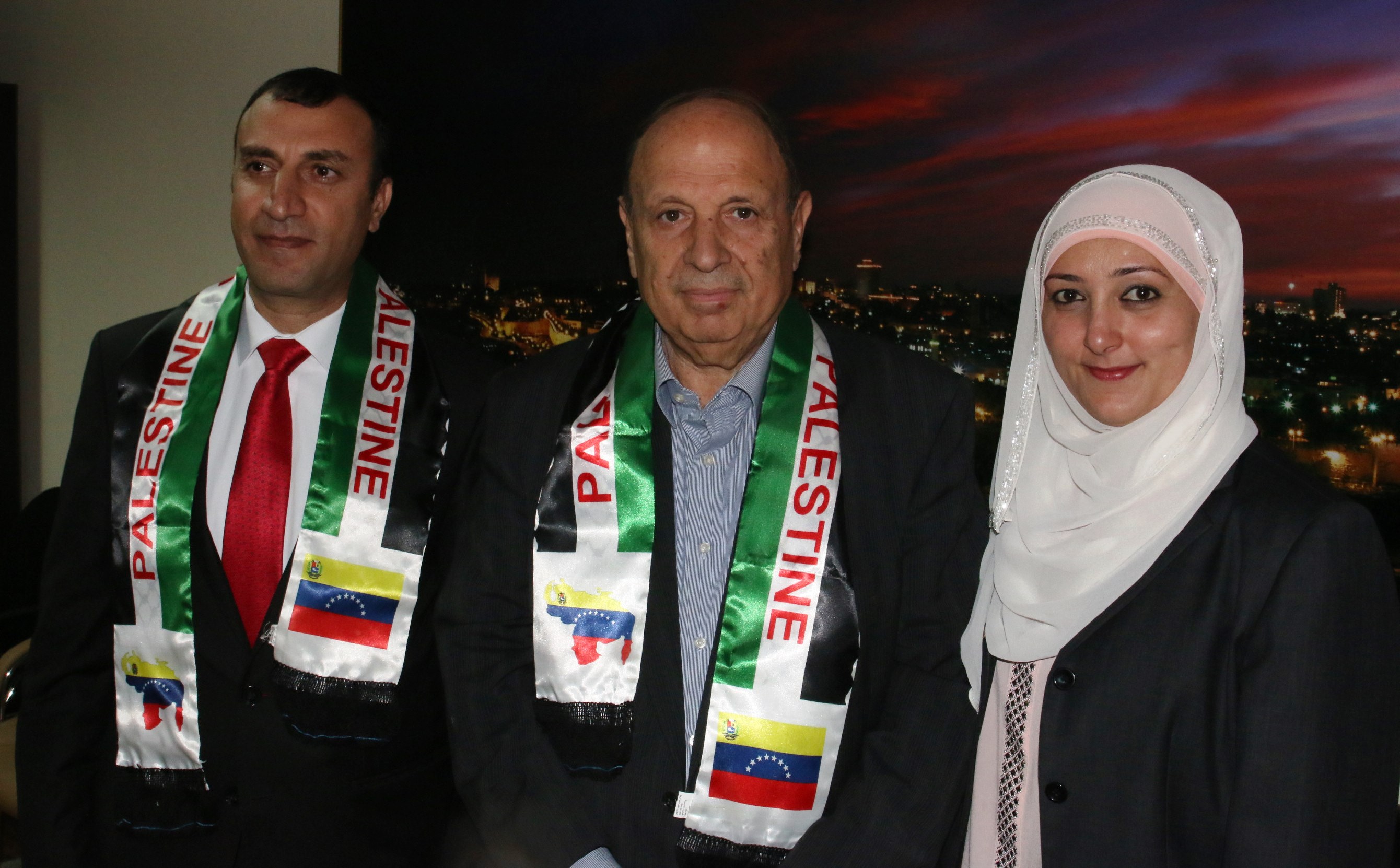 الحسيني يطلع ممثل فنزويلا في فلسطين على الأوضاع بالقدس