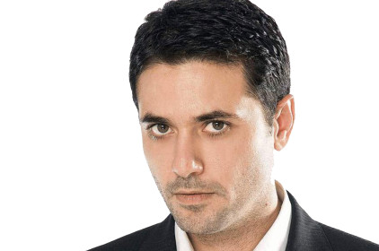 فنانات يهربن من أحمد عز !