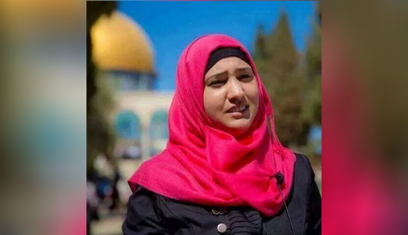 قوات الاحتلال تواصل اعتقال الصحفية سماح دويك