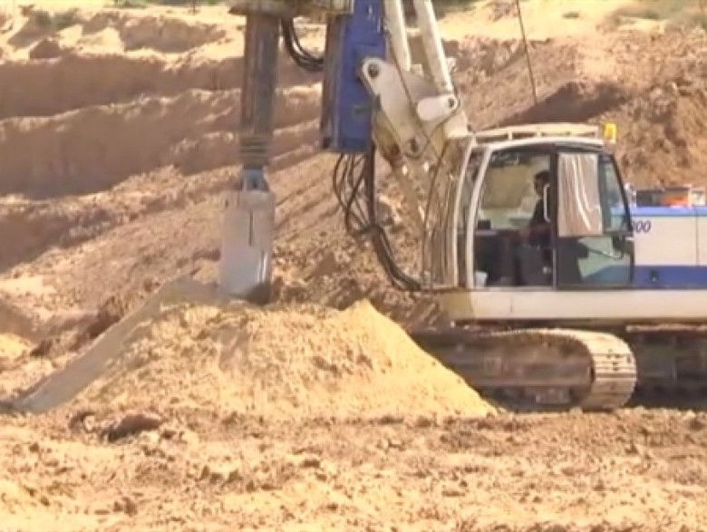 إسرائيل تستغل حادثة النفق لوقف إدخال الإسمنت إلى قطاع غزة