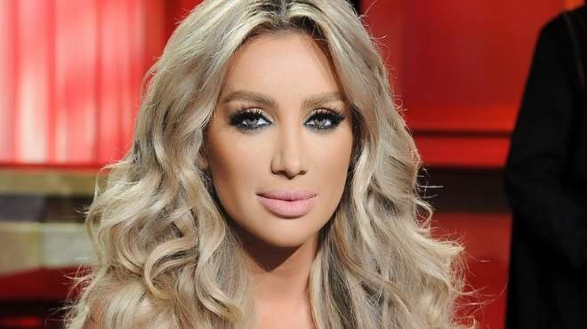 مايا دياب تنشر صورة على انستجرام مع محمد منير في لقاء جمعهما في القاهرة