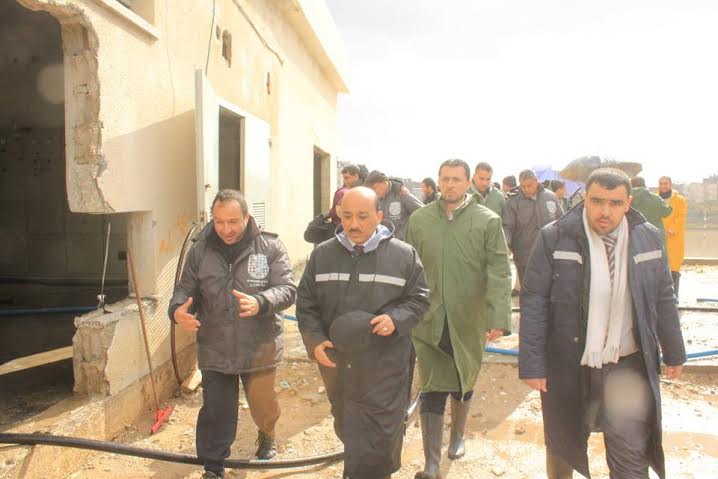 وزير الأشغال ورئيس بلدية غزة يتفقدان برك تجميع مياه الأمطار