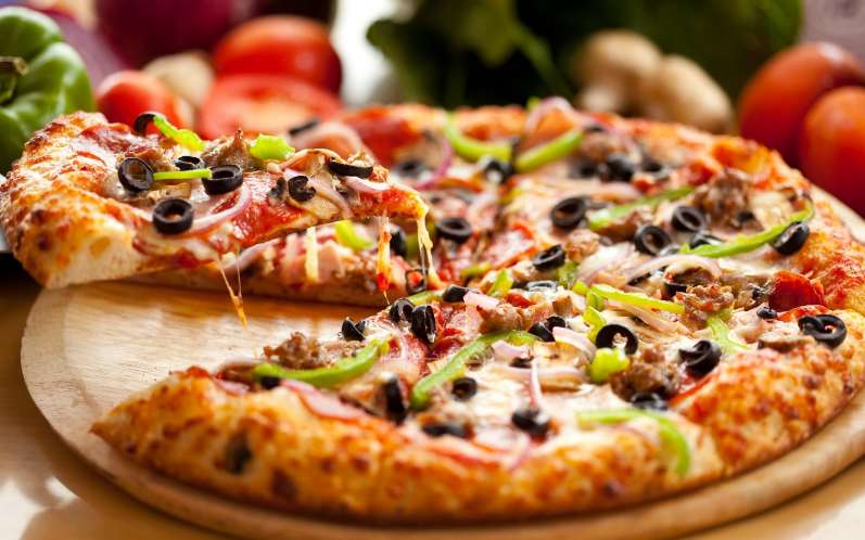 شاهد بالفيديو ... طريقة عمل بيتزا الأجبان الأربعة المميزة