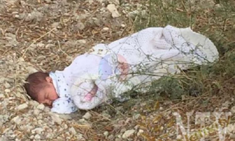 صورة: العثور على طفلة رضيعة ملقاه في شوارع مخيم المغازي وسط القطاع