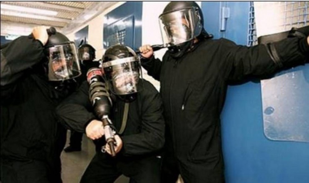 وحدات القمع تقتحم قسم 3 في سجن "جلبوع" وتعتدي على الأسرى