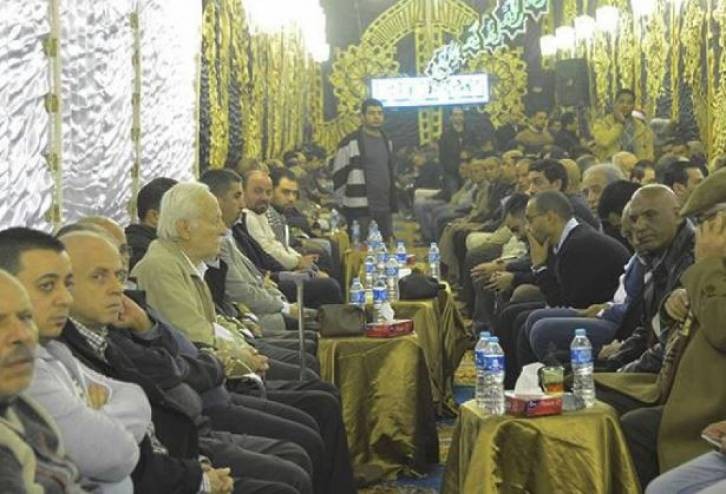 بالصورة : الموت يفجع ممثلاً مصرياً شهيراً بوفاة والدته!