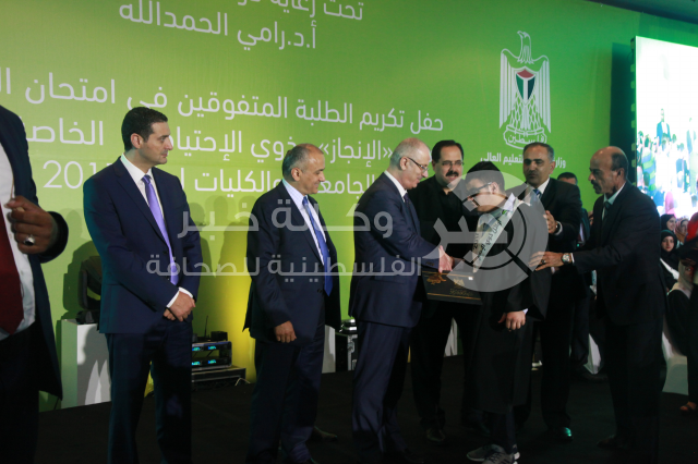 بالصور: التربية وجوال تحتفلان بأوائل الإنجاز والجامعات والكليات وذوي الإعاقة