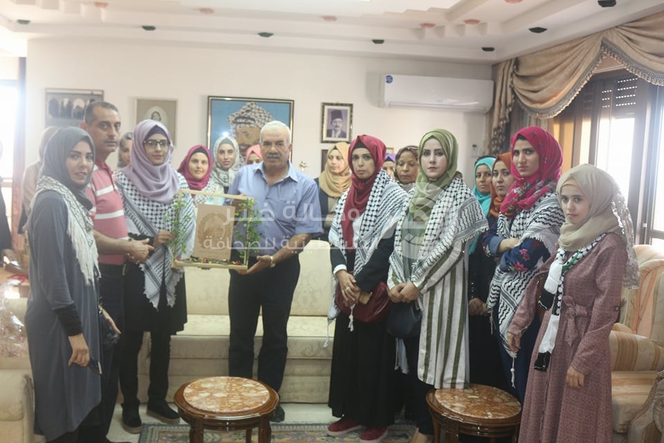 بالصور: الشبيبة الفتحاوية بغزة تزور بيت الشهيد ياسر عرفات 
