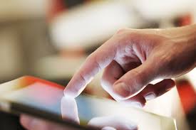 ثلاثة علماء بريطانيون يفوزون بجائزة نوبل في الفيزياء