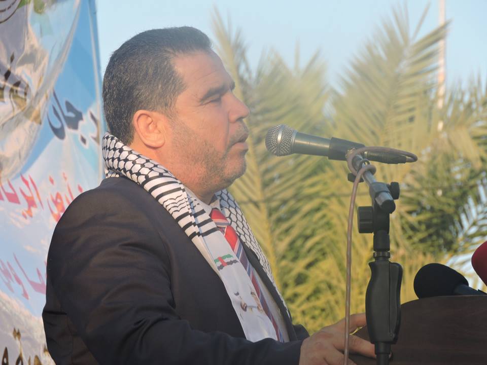 بالصور : لجنة التكافل الوطنية الإسلامية تقوم بتوزيع 5 آلاف دولار لذوي الشهداء بخانيونس