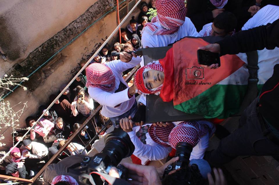 بالصور : تشييع جثمان الشهيد مالك شاهين بالدهيشة لمثواه الاخير