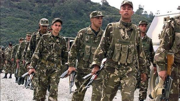 الجيش الجزائري يقتل مسلحاً ويصادر أسلحة في ضواحي وزو