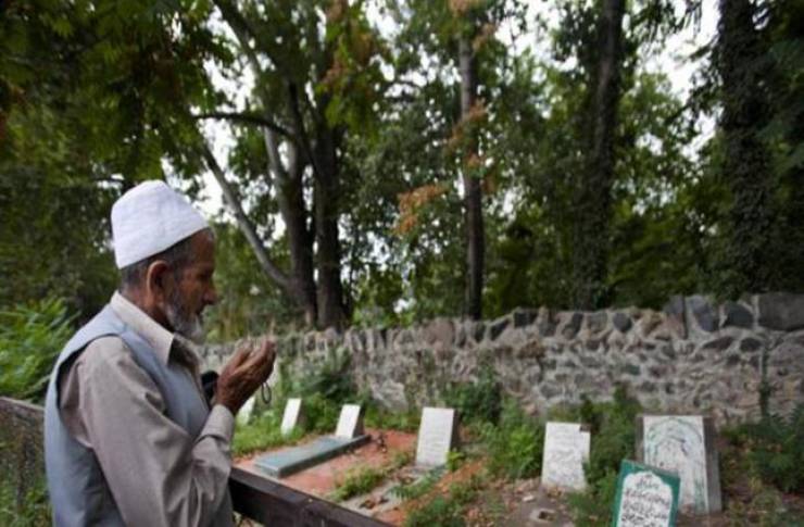 بالفيديو : هل يعرف الميت أخبار الأحياء وأحوال الدنيا بعد موته ؟