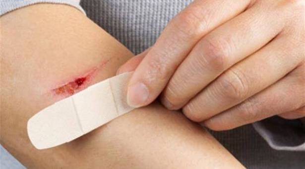 لن تصدِّق.. هذا ما يفعله الماء المالح بالجروح!