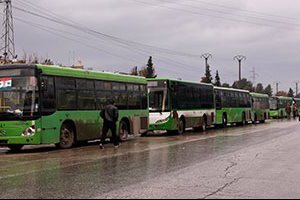 مسلحون يعتدون على قافلة تقل مواطنين خلال خروجهم من حلب