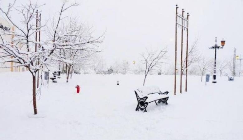 عاصفة ثلجية تضرب الجزائر