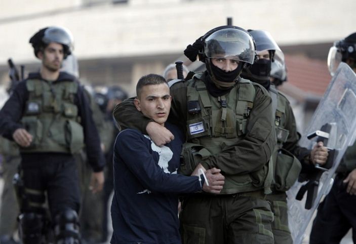 الاحتلال يعتقل 8 مواطنين بالضّفة الغربية