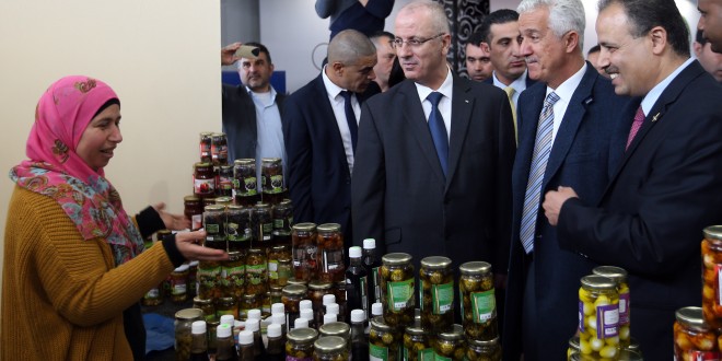 غضب فلسطيني حول منع الإحتلال دخول منتجات شركات فلسطينية إلى القدس