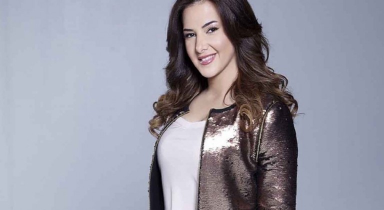 دنيا سمير غانم تروّج لـ”لف ودوران” في الإمارات