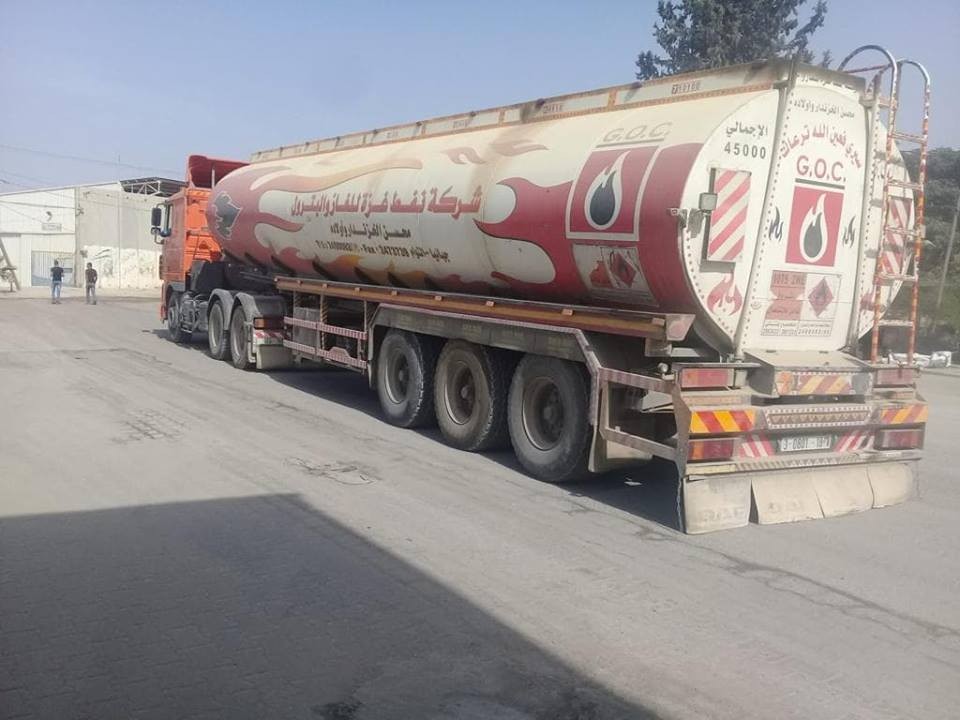 الاحتلال يسمح بضخ كميات من الوقود القطري لقطاع غزة