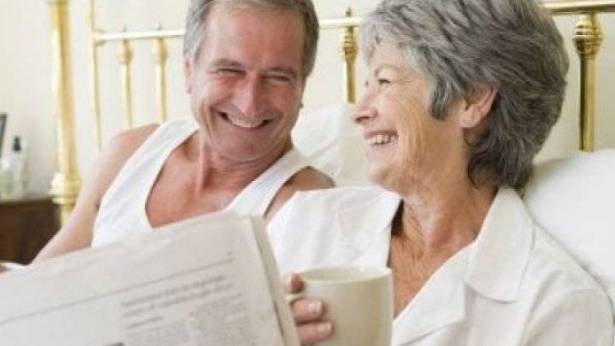 ممارسة الجنس تهدد برفع احتمال تعرض الرجال فوق 57 عاما لنوبات قلبية