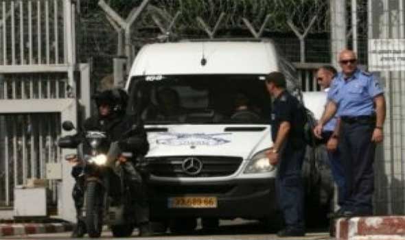 هيئة شؤون الأسرى: حملة تنقلات واقتحامات واسعة في سجني "نفحة"و"النقب"