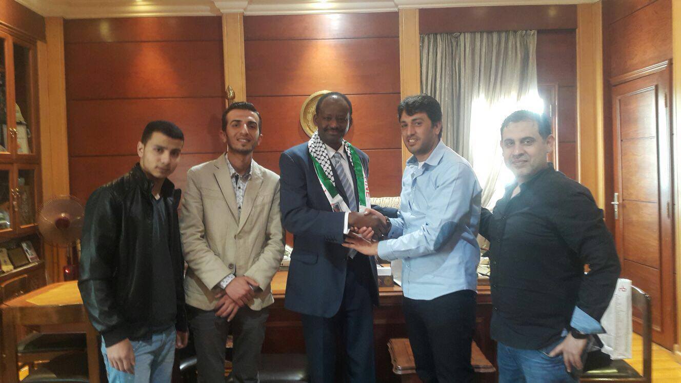 بالصور : مجموعات مستقبل وطن تكرم الامين العام للمنظمة الكشفية العربية د.عاطف عبد المجيد