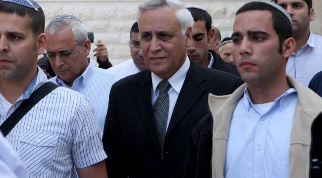 خروج الرئيس الاسرائيلي من السجن في اجازة