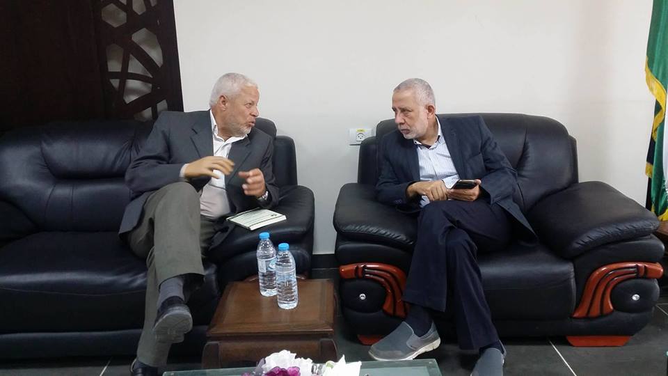 بالصور: وفد من الجهاد الإسلامي يغادر غزة إلى القاهرة عبر معبر "رفح"