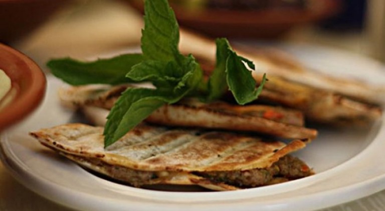 العرايس المشوية بالخبز العربي