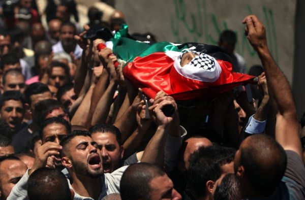 جماهير غفيرة تشيّع جثمان الشهيد أبو غوش في القدس