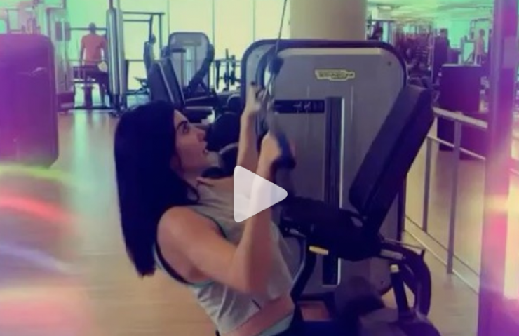 جيني إسبر تشعل 'انستجرام' بالتمارين الرياضية!