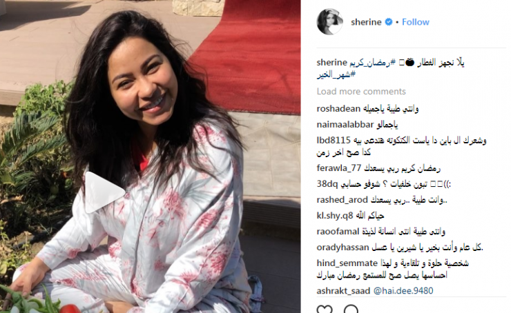  شيرين عبد الوهاب على الأرض بالبيجاما ومن دون ماكياج!