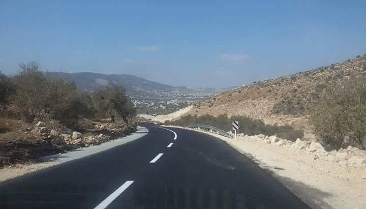 الأشغال العامة تعيد تأهيل طريق طوباس- الجديدة