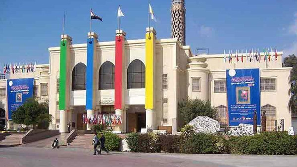 مصر: ضبط مخرج سينمائي متلبساً بسرقة 5 لوحات أثرية