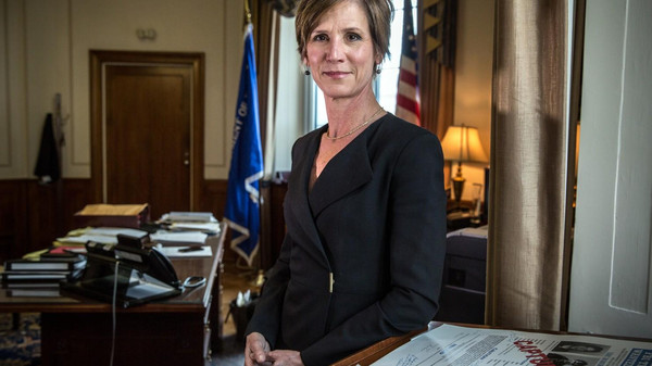 بعد ساعة على إقالة وزيرة العدل.. "ترامب" يقيل مسؤول الهجرة