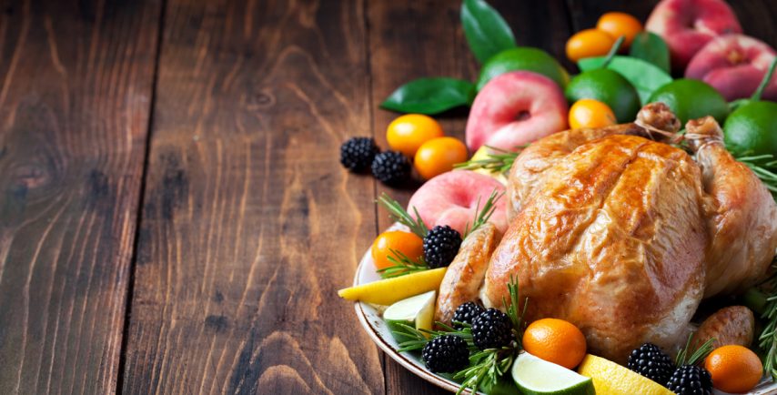 صدور الدجاج بصوص الرمان والكرز الأسود