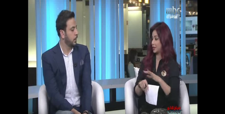 بالفيديو.. ذبابة تحرج لجين عمران على الهواء