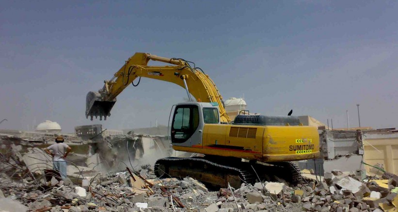 قوات الاحتلال تهدم مساكن المواطنين جنوب الخليل