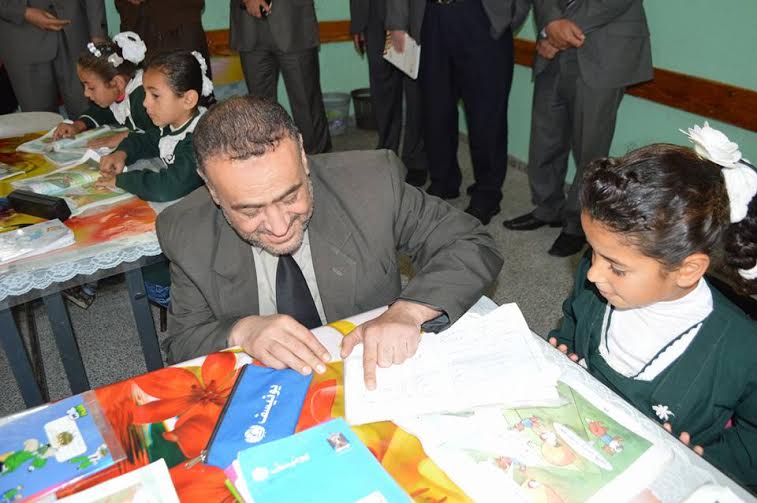 وزارة التعليم بغزة تتفقد سير مشروع القراءة والكتابة بمدارس شرق خانيونس