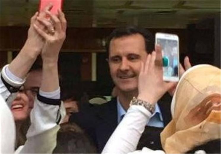 الأسد ينفي تقارير إعلامية عن دستور جديد لسوريا وضعته روسيا