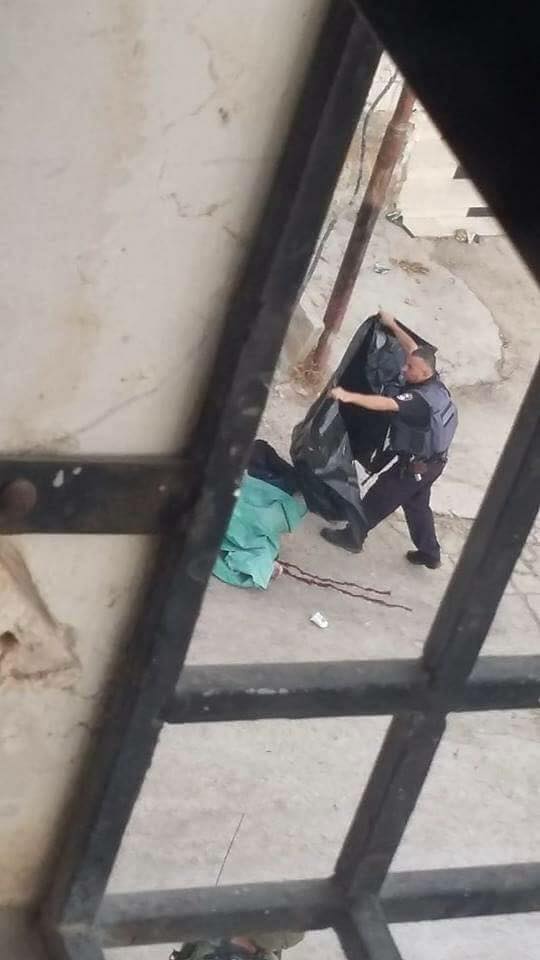 محدث .. بالصور: استشهاد فتى بزعم تنفيذ عملية طعن في الخليل