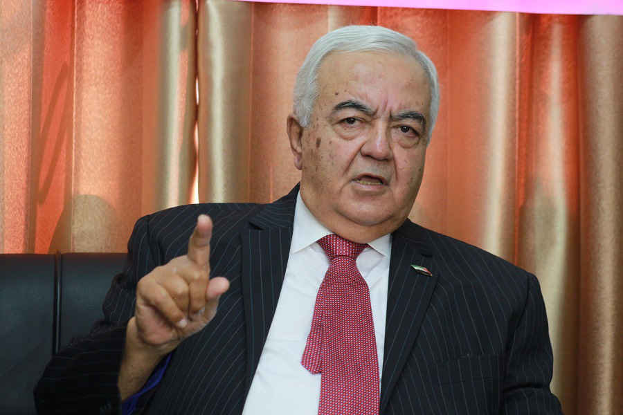 أول رد رسمي ... وزير العمل الفلسطيني يوضح حقيقة التقاعد المبكر لـ 70 ألف موظف