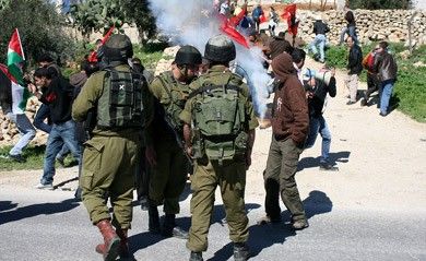 فتح بيروت تنظم مسيرة بمخيم البرج الشمالي تضامناً مع أهالي بلعين