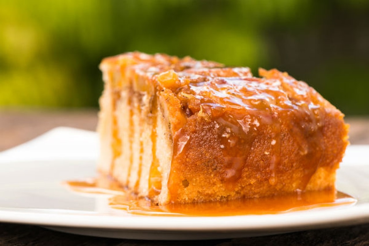 كيكة الزبدة بالبندق وصوص الكراميل